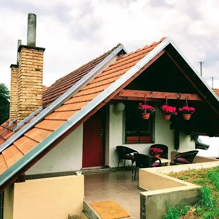 Apartman Nad Vinnym Sklepom Pouzdrany Exteriér fotografie